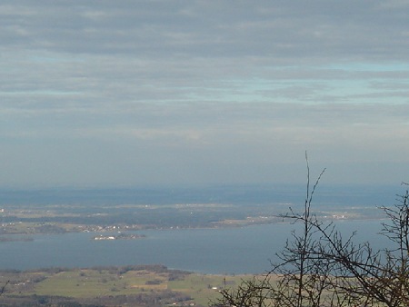 Aussicht von der Schnappenkirche auf den Chiemsee